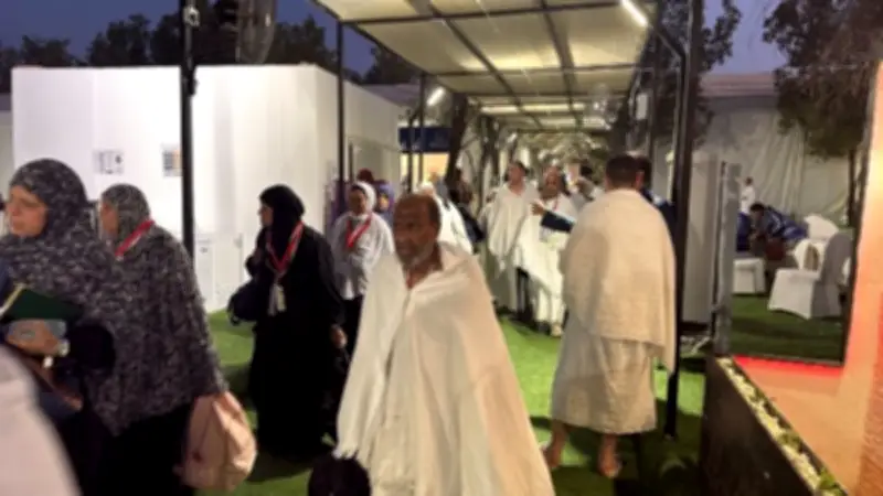 نجاح خطة تصعيد حجاج الجمعيات الأهلية إلى عرفات في مشهد منظم