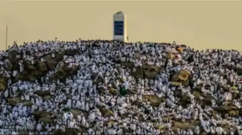 قصة جبل عرفات ولماذا يقف عليه الحجاج وسبب تسميته