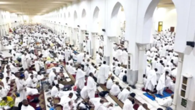 توافد حجاج بيت الله الحرام على مسجد نمرة لخطبة عرفة