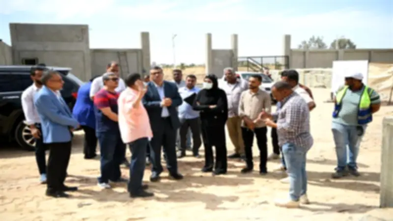 محافظ قنا يوجه بمراعاة المعايير الفنية والهندسية في مشروع شادر الأربعين