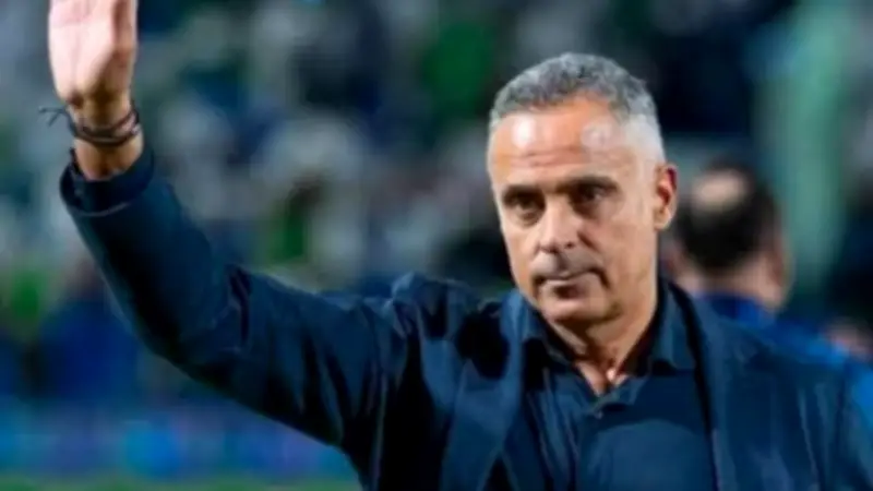 جوميز يضع شروطه لتجديد عقده مع الفتح السعودي