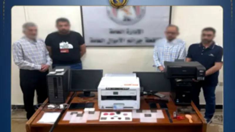 ضبط تشكيل عصابي للإتجار في تزوير المحررات الرسمية بالإسكندرية