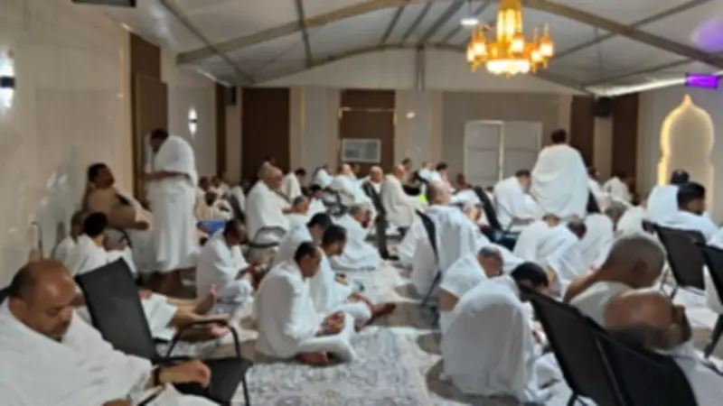 حجاج السياحة يستعدون للنفرة من عرفات إلى مزدلفة بعد أداء الركن الأعظم