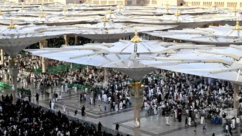 المسجد النبوي يستقبل آلاف المصلين والزوار في يوم عرفة