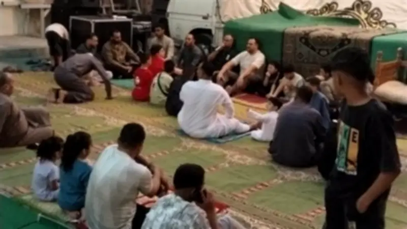 مئات المصلين يتوافدون على ساحات مساجد سموحة لأداء صلاة عيد الأضحى