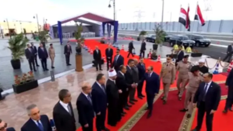 الرئيس السيسي يؤدي صلاة عيد الأضحى بمسجد الرحمن الرحيم في العاصمة الإدارية