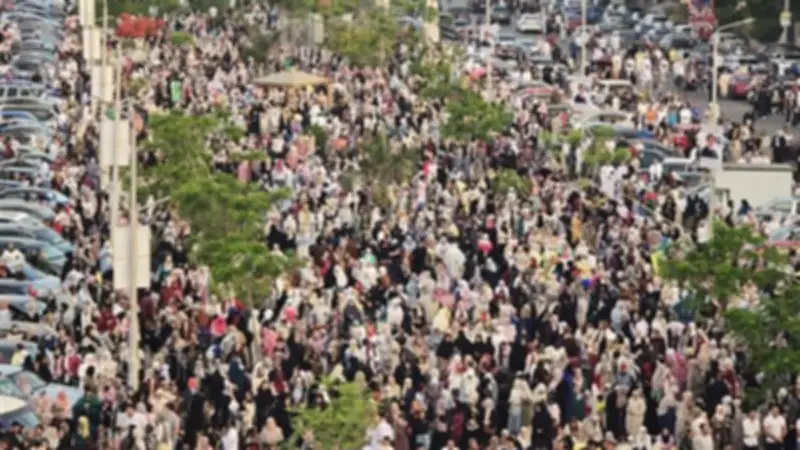 آلاف المصلين في ساحة مسجد الصديق بشيراتون لأداء صلاة عيد الأضحى