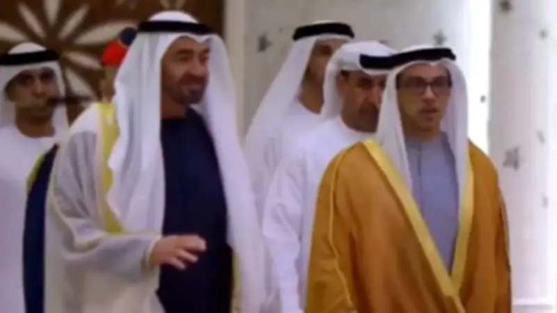 رئيس الإمارات يؤدي صلاة عيد الأضحى في جامع الشيخ زايد الكبير بأبوظبي