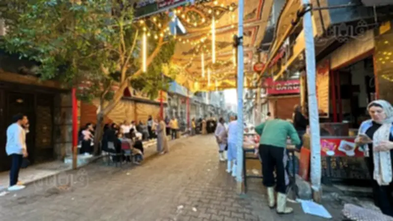 المضحون يتوافدون على الجزارين لذبح الأضاحي بعد صلاة العيد