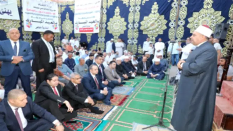 محافظ بني سويف يؤدي صلاة عيد الأضحى بساحة عمر بن عبد العزيز