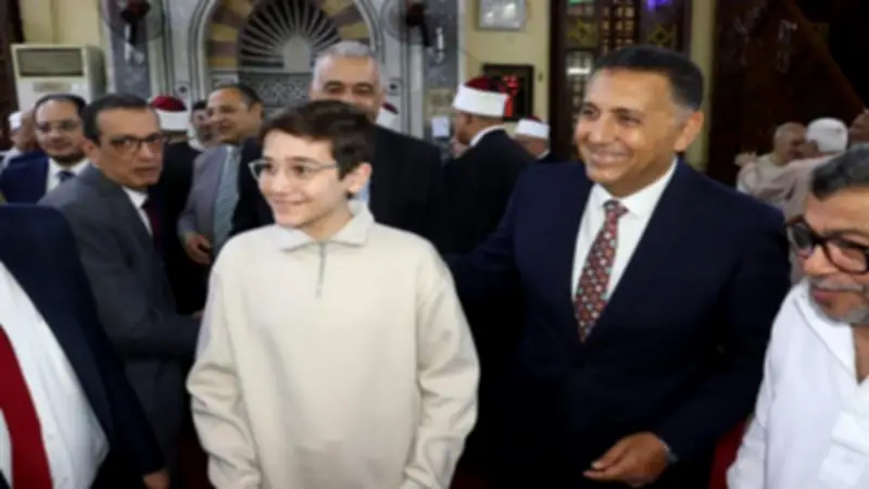 محافظ القليوبية يؤدي صلاة عيد الأضحى بمسجد ناصر في بنها