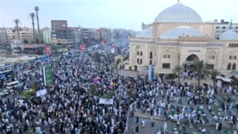 آلاف المصلين يملؤون مسجد الحصري في صلاة عيد الأضحى بمشهد إيماني مهيب