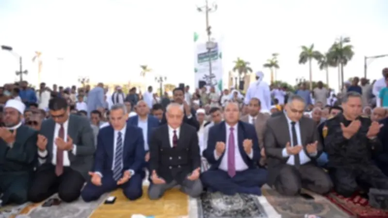 محافظ الأقصر يؤدي صلاة عيد الأضحى بساحة أبو الحجاج وسط آلاف المصلين
