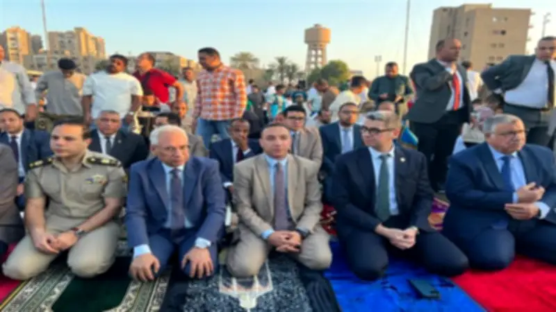رئيس جامعة المنيا يشارك أهالي المحافظة صلاة عيد الأضحى في أجواء بهيجة