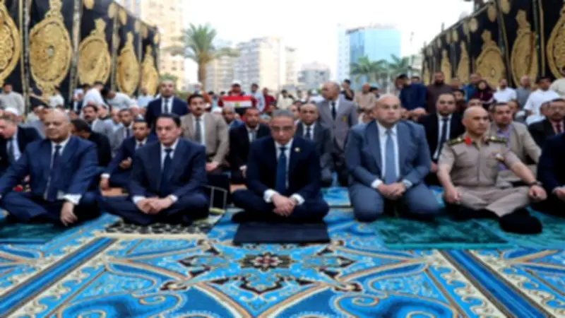 محافظ الجيزة يهنئ المواطنين بعيد الأضحى بعد صلاة بمصطفى محمود