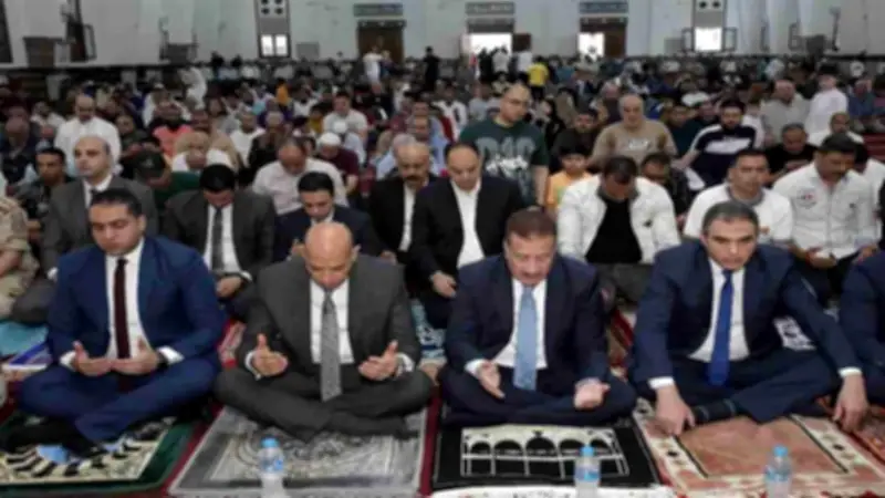 محافظ بورسعيد يؤدي صلاة عيد الأضحى بالمسجد العباسي بحضور قيادات أمنية وتنفيذية