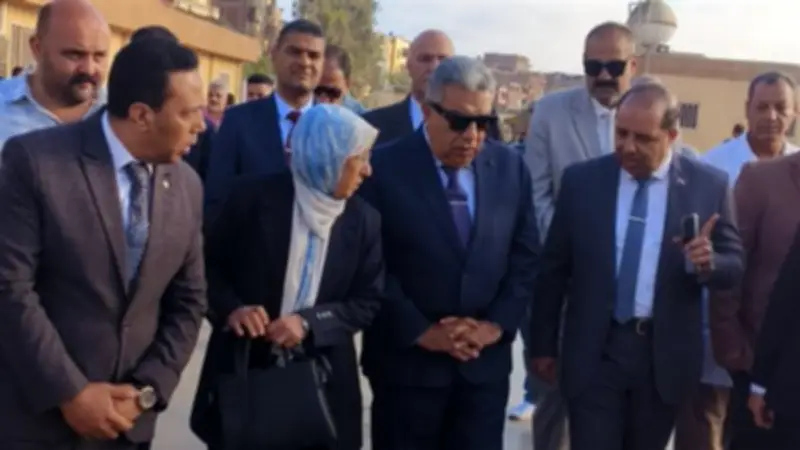 محافظ الدقهلية يشهد ذبح أول أضحية بمجزر ميت الكرماء