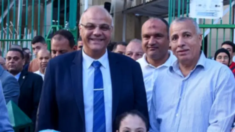 محافظ الإسكندرية يؤدي صلاة عيد الأضحى بمسجد سيدي جابر بحضور حاشد