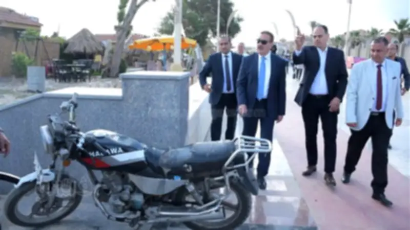 محافظ بورسعيد يضبط دراجات بخارية مخالفة بالشاطئ والكورنيش في أول أيام العيد
