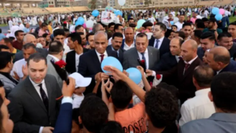 محافظ كفر الشيخ يوزع الهدايا على الأطفال احتفالاً بعيد الأضحى