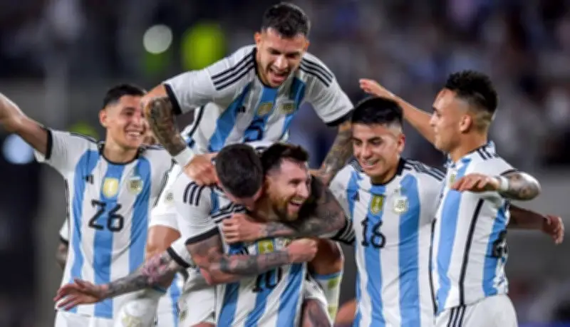 هل ينجو زملاء ليونيل ميسي من فخ لعنة البطل في المونديال؟