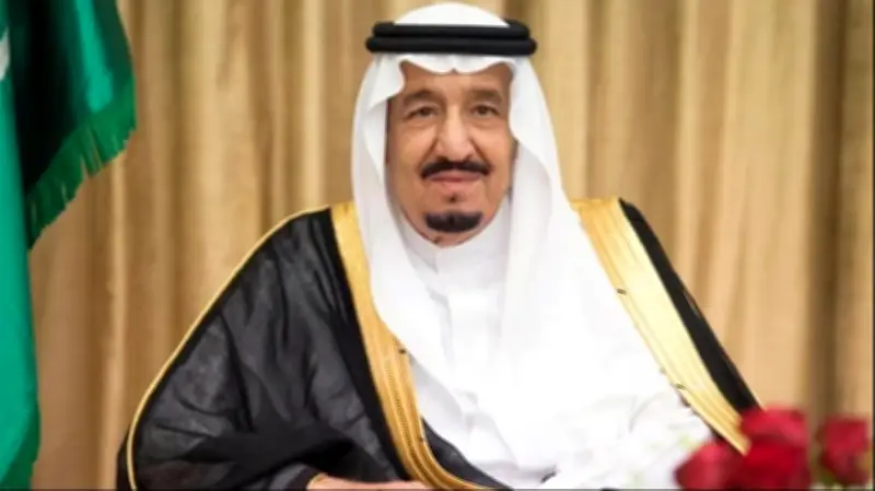 الملك سلمان يشكر الله على خدمة الحرمين ويهنئ بالعيد