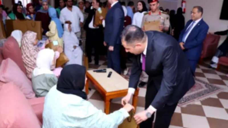 محافظ دمياط يزور دار المسنين والزهايمر ويقدم التهاني بعيد الأضحى