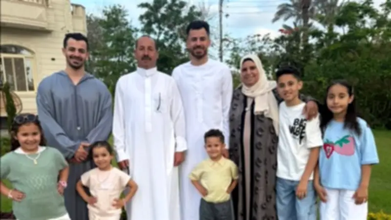 الونش وأفشة يحتفلان بعيد الأضحى بالجلباب البلدي في مسقط رأسيهما