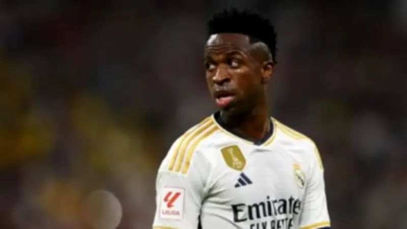 فينيسيوس جونيور يطمئن جماهير ريال مدريد بشأن مستقبله مع الفريق