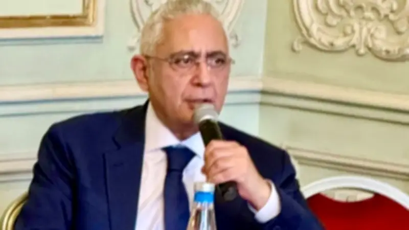 سفير مصر بفرنسا يشارك جالية باريس صلاة عيد الأضحى وينقل تهنئة السيسي