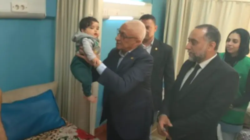 محافظ شمال سيناء يزور مستشفى العريش العام للتهنئة بعيد الأضحى