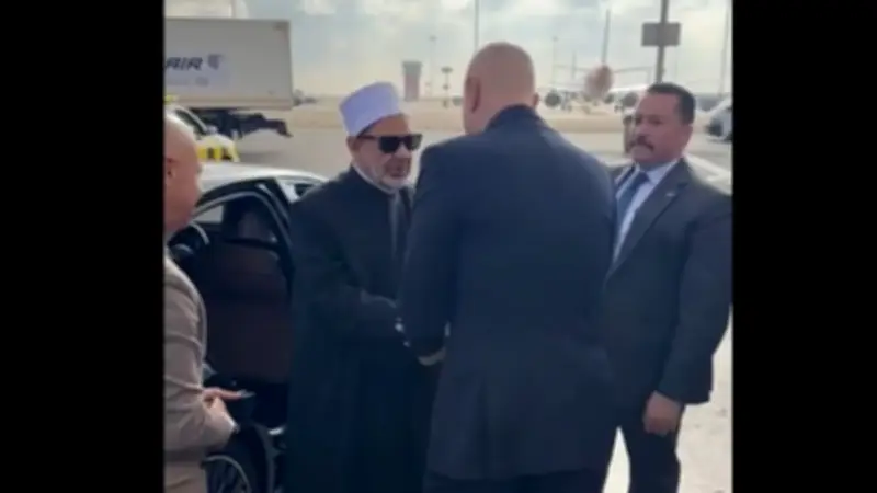 رئيس مصر للطيران يودع شيخ الأزهر قبل سفره للرياض ويتفقد استعدادات العيد