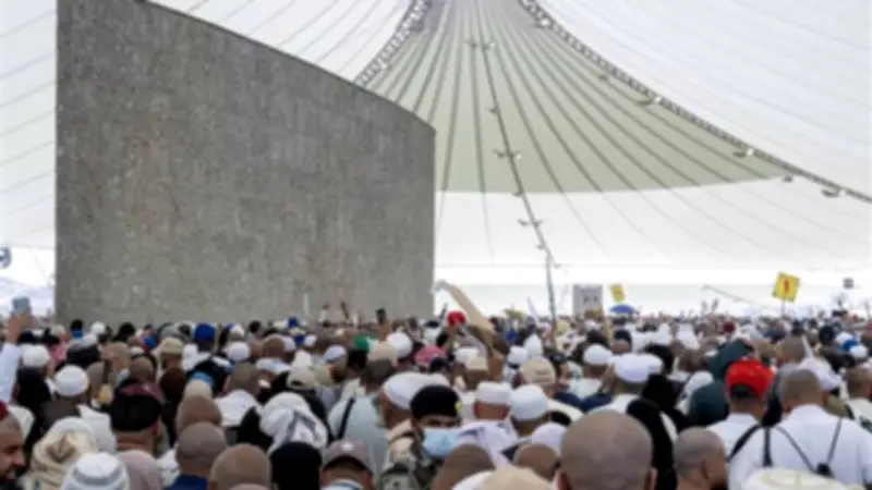 هل يجوز التوكيل في رمي الجمرات بسبب الزحام الشديد؟ الإفتاء تجيب