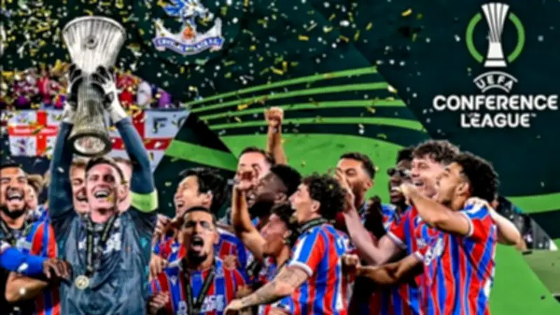 لاعبو كريستال بالاس يحتفلون بكأس المؤتمر الأوروبي بعد فوز تاريخي