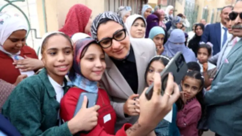 محافظ الوادي الجديد تؤدي صلاة العيد وتشهد نحر الأضاحي