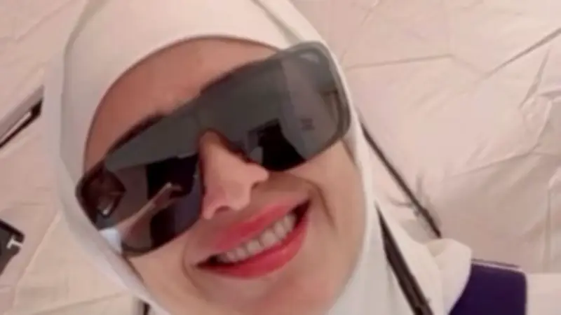 فهد السمحان يلتقي ياسمين عبدالعزيز في الحج ويشيد بتواضعها