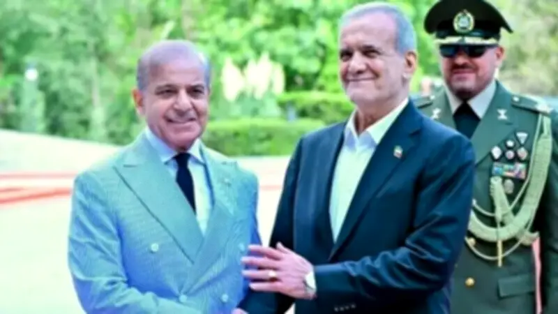 بيزشكيان وشهباز شريف يبحثان وقف الحرب وسط توتر في هرمز