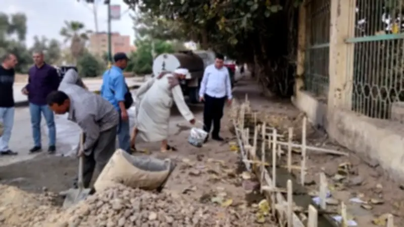 محافظ الجيزة يتابع صيانة شبكات المياه والطرق وتطهير المصارف