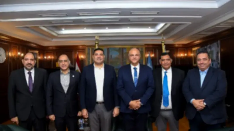 محافظ الإسكندرية يتبادل التهاني بعيد الأضحى مع القيادات التنفيذية والأمنية
