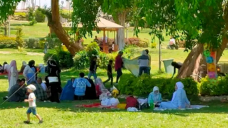 حدائق القناطر الخيرية تستقبل آلاف الزوار في ثاني أيام العيد