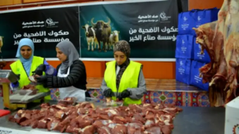 التحالف الوطني يوزع لحوم الأضاحي على الأسر الأولى بالرعاية في المحافظات
