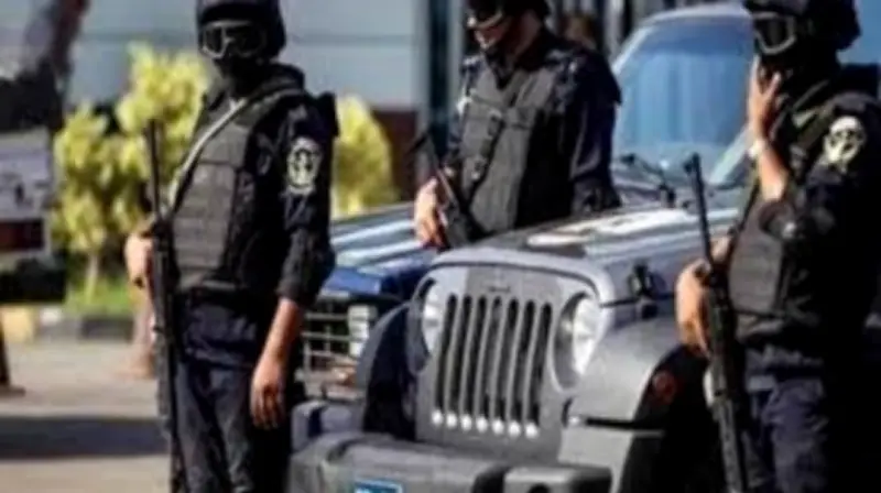 ضبط طالبين لقيادتهما سيارتين بتهور في السويس بعد فيديو استعراضي