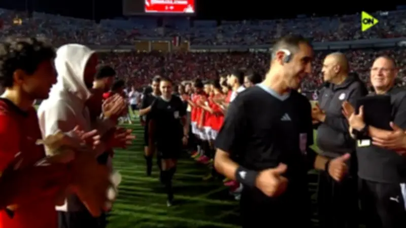 ودية مصر وروسيا.. ممر شرفي وميداليات تذكارية لطاقم الحكام