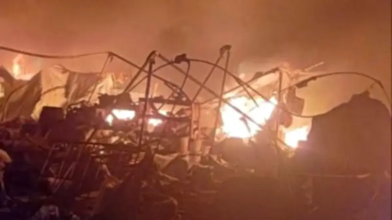 احتراق خيام نازحين بقصف إسرائيلي في خانيونس