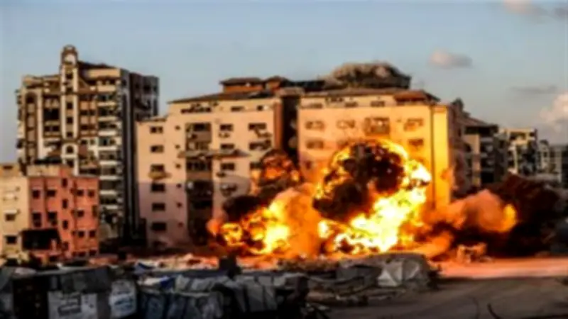 إصابة عدة أشخاص في غارة إسرائيلية على شقة سكنية بغزة