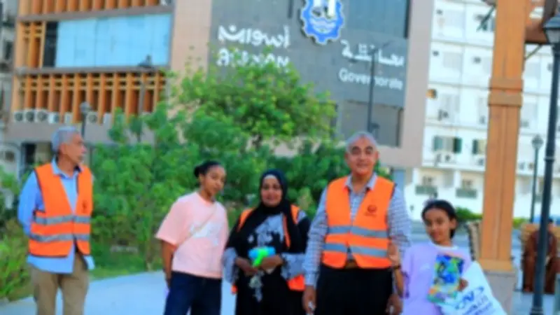 أسوان توزع الهدايا والبالونات على الأطفال في الحدائق احتفالاً بعيد الأضحى