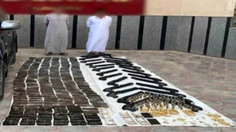 ضبط عنصرين جنائيين بتهمة الاتجار بالمخدرات وسرقة محلات الخردة بالظاهر