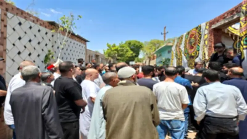 حزن ودموع في جنازة والدة الفنان أحمد حلمي ببنها