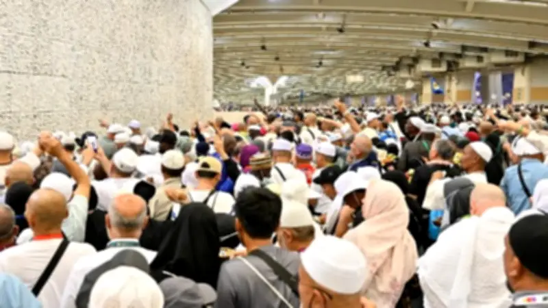 بث مباشر.. حجاج بيت الله يواصلون رمي الجمرات في ثاني أيام التشريق