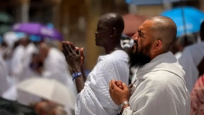حجاج السياحة يغادرون منى متعجلين لأداء طواف الوداع بمكة